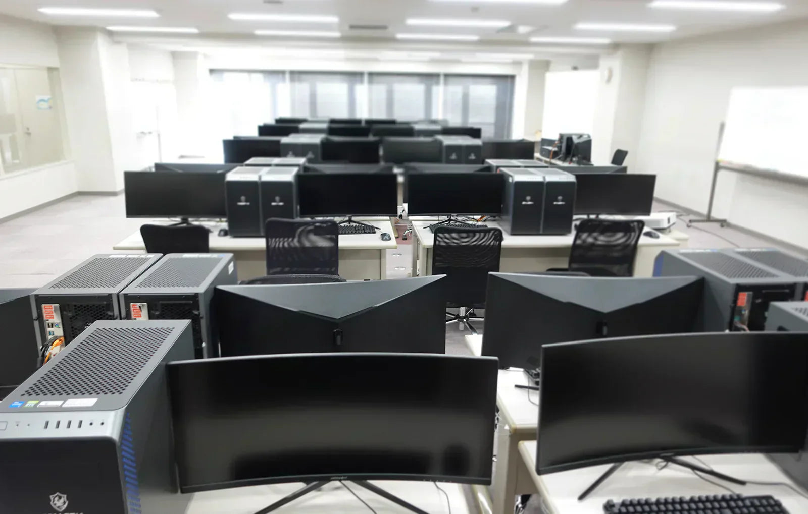 Établissement scolaire : écrans salle e-sport équipée